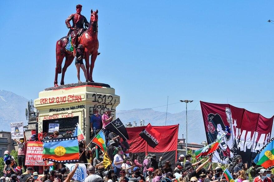 El monumento sufrió rayados, pintura, incendios y otros daños desde octubre de 2019 por sectores de izquierda