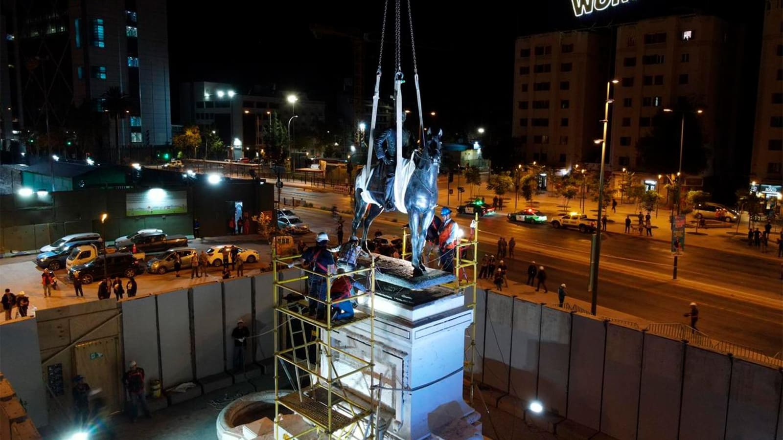 En septiembre de 2026, la estatua ya había quedado expuesta nuevamente después de los trabajos de restauración. Se habían retirado 23 capas de pintura y utilizado vapor para eliminar rayados y afiches