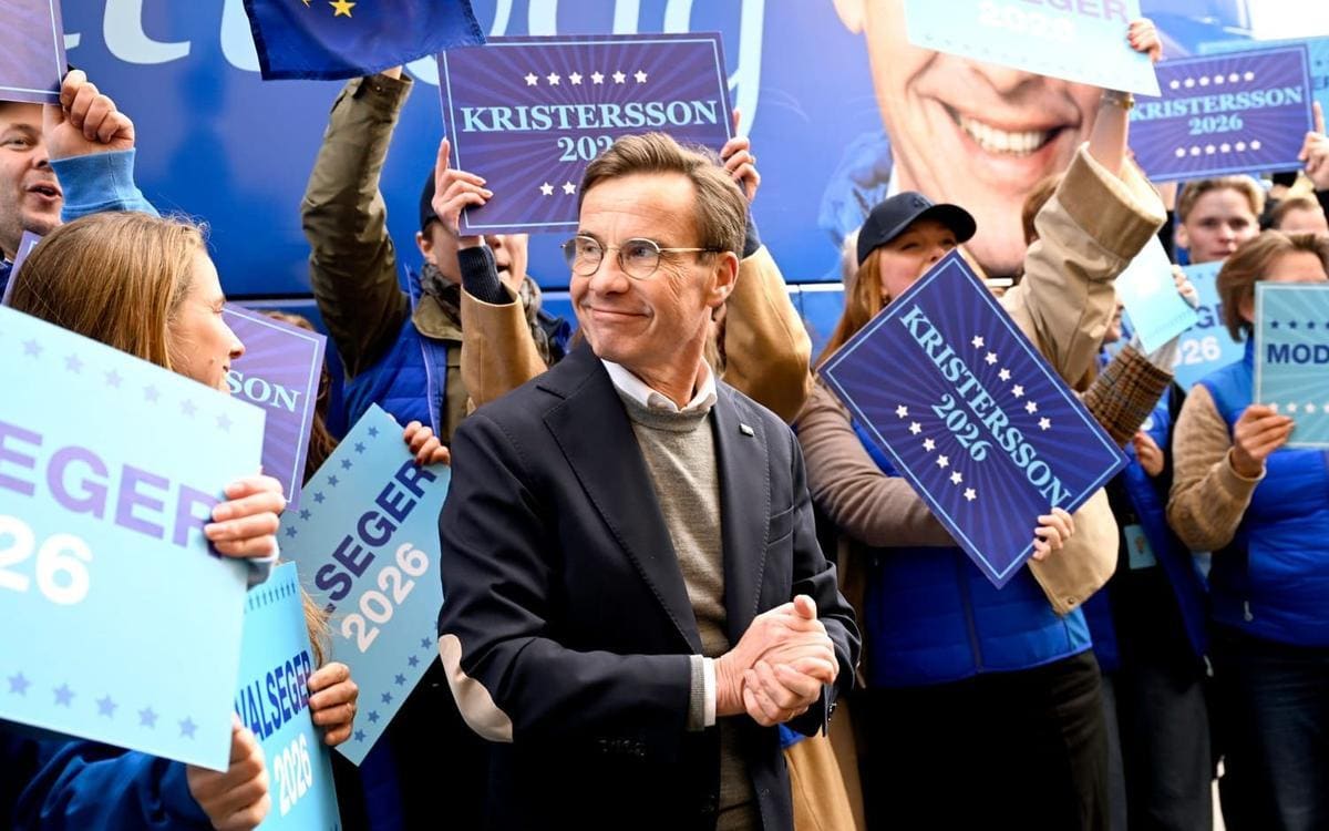 Ulf Kristersson busca mantener a la derecha en el Gobierno tras una jornada electoral marcada por la estrecha diferencia entre los bloques.